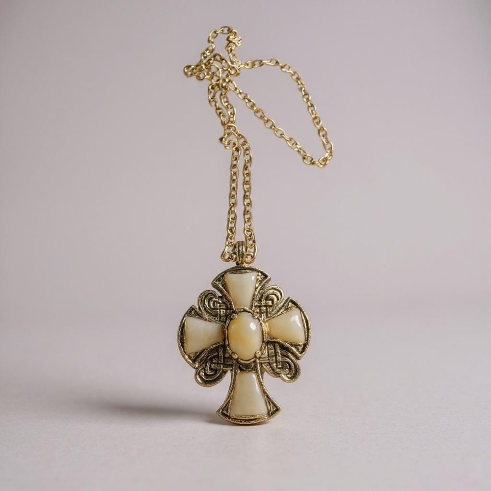 Cross Pendant Necklace Gold Tone Scottish Celtic Cross Jewelry‎ Chain